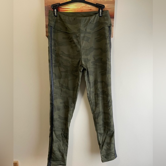 white birch Pants - White birch athletic leggings ankle length faux leather green camo Large nwot